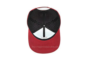 Casquette de baseball rouge de haute qualité à 6 panneaux avec détails découpés au laser et logo brodé en 2D sur le devant, chapeau sportif et athlétique - Product Image 6