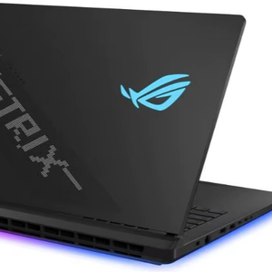 Nouvelle sortie FAV ROG Strix Scar - Ordinateur portable 18 pouces avec GPU GeForce RTX 5090, 32 Go de mémoire - SSD PCIe 2 To - Product Image 1