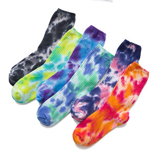 Chaussettes athlétiques décontractées en polyester respirantes et ajustables pour hommes à vendre fabriquées au Pakistan - Product Image 1