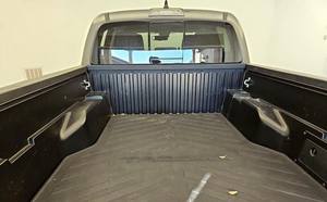 Ta-co-ma S-R-5 V6 Doble Cabina 4WD Usada de Élite, Año 2021 - Product Image 5