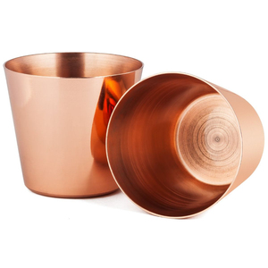 Verre à eau élégant en cuivre avec un design traditionnel, parfait pour un usage quotidien et offrant des bienfaits ayurvédiques authentiques pour la santé à la maison. - Product Image 6