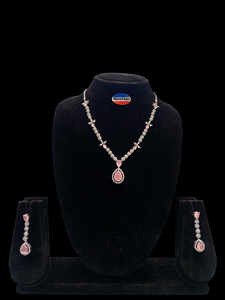 Elegante joyería étnica de boda para mujeres y niñas, conjunto de collar AD único con piedras blancas ovaladas, latón macizo a precio mayorista - Product Image 4