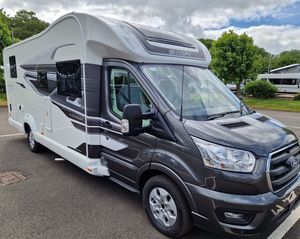 Autocaravana de Lujo Moderna, Mini, Ligera, Impermeable, Expandible, Todoterreno, con Suspensión Independiente - Product Image 1