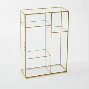 Boîte à bijoux vintage en verre et laiton de haute qualité, fabriquée à la main, avec un design gravé sur mesure pour la maison, le bureau ou la décoration de mariage - Product Image 1