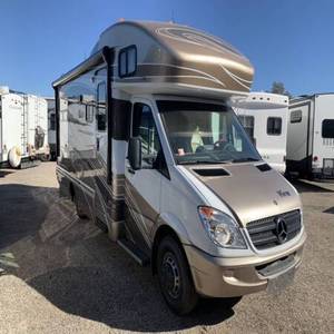 Camping-car de luxe tout-terrain, maison mobile, caravane personnalisable avec salle de bain et cuisine pour une utilisation par tous les temps - Product Image 1