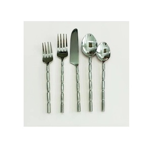 Ensemble de couverts en laiton massif Rose Design avec vernis pour restaurant Dernier design Couverts en laiton Lot de 2 cuillères et fourchettes à dîner - Product Image 3