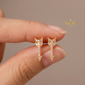 Pendientes de Oro de 14K con Flecha y Diamantes Cultivados en Laboratorio, Certificados por IGI, con Micropavé, Joyería Fina de Lujo para Mujer, Zyorio Jewels - Product Image 1