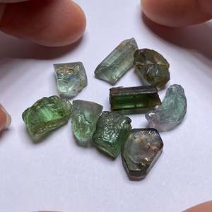 Cristal de Turmalina Natural Suelto de Calabar, Nigeria - Product Image 1