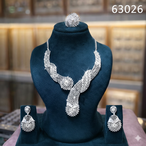 Conjunto de Collar Gargantilla con Motivo Floral Chapado en Oro con Aretes |   Joyería de imitación nupcial tradicional india al por mayor, modelo 23301 - Product Image 5