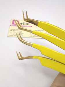 Pince à cils en acier inoxydable semi-incurvée à 45 degrés avec logo personnalisé, couleur jaune de qualité durable avec pointes plaquées or - Product Image 3
