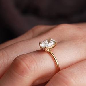 10x7มม. แหวนเพชรโมอิสโซลิแทร์ทรงรีตัด | แหวนสัญญาสีเหลืองทอง | เครื่องประดับชั้นดีทำจากเงินตามสั่ง - Product Image 2