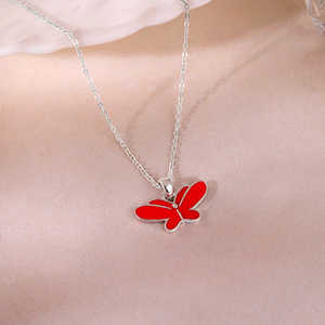 Lindo Colgante de Mariposa Plateada para Niños con Cadena para Uso Diario, Joyería Juvenil - Product Image 1