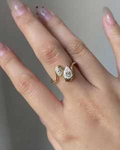 Anillo de compromiso de diamante de laboratorio Toi et Moi Pear Cut para Mujer | IGI Certified, juego de bisel, regalo de aniversario de oro amarillo sólido de 14K - Product Image 5