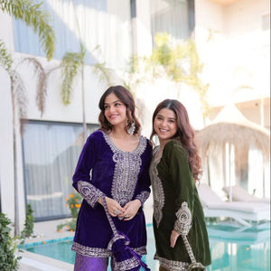 Ensemble haut et pantalon en velours riche brodé avec Batwa, tenue de soirée de créateur, haut et pantalon en velours lourd brodé - Product Image 1