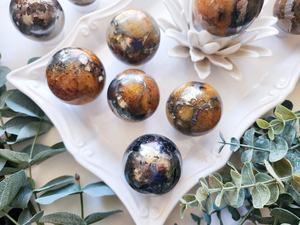 Guérisseur d'or naturel de haute qualité Boule de cristal de pyrite Style Feng Shui et amour Porte des lions Sphère de quartz pour la guérison - Product Image 4