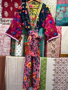 เสื้อคลุมกิโมโนยาวปักลายดอกไม้สวยงามเสื้อคลุมสไตล์โบฮีเมียนสำหรับผู้หญิงเสื้อคลุมกิโมโนสวมฤดูหนาว - Product Image 2