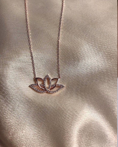 : จี้พวงมาลารูปใบไม้สีโรสโกลด์เครื่องประดับดอกไม้ที่ละเอียดอ่อนมีจำหน่ายในราคาขายส่ง - Product Image 3