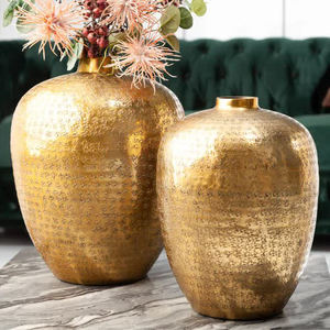 2025 vente chaude ensemble de 2 vases à fleurs martelés en laiton fini antique Vases décoratifs pour la maison - Product Image 2
