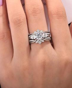 แหวนเพชรโมอิสสีขาวที่สวยงามแหวนเพชรโมอิสซาไนต์สเตอริงแหวนหมั้นที่กำหนดเองและเครื่องประดับเพชรอื่นๆ - Product Image 1