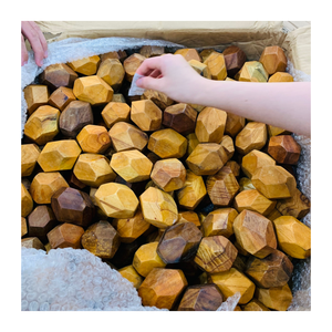 Blocs de roche en bois Tumi Ishi au fini lisse qui encouragent une récréation sûre et engageante pour les tout-petits - Product Image 4