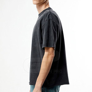 Camiseta Moderna de Corte Recto para Hombre, Diseñada con Hombros Caídos Relajados y un Estilo Urbano Minimalista - Product Image 2