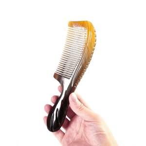 Peigne en corne naturelle artisanal personnalisé de nouvelle conception pour coiffer les cheveux, fabriqué à partir de corne de buffle/vache véritable, peigne fabriqué en Inde - Product Image 2