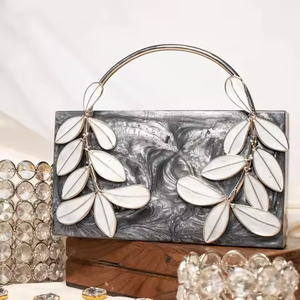 Nouvel arrivage de pochette en résine aspect marbre, chaîne dorée en métal, perles étanches, sac à main multi-usage de haute qualité pour femme - Product Image 2