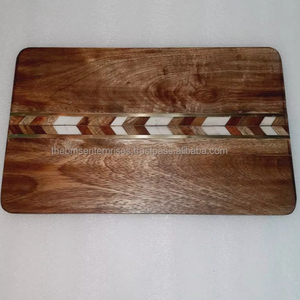 เขียงไม้อะคาเซียทรงสี่เหลี่ยมเป็นมิตรกับสิ่งแวดล้อมและปลอดภัยด้วยคุณสมบัติทองเหลืองทำจากเรซิ่นสำหรับใช้รับประทานอาหาร - Product Image 1