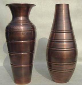 Lot de 2 mini vases marteau en métal faits à la main par Acube Industries-Bougeoirs et lanternes élégants pour la décoration intérieure - Product Image 4