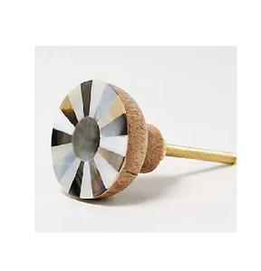 Pomo de puerta de madera de resina respetuoso con el medio ambiente con acabado pulido adecuado para armarios modernos, cajones y aplicaciones de muebles - Product Image 3