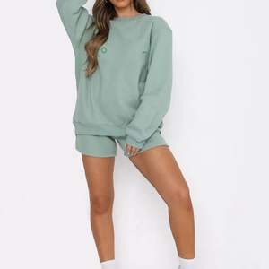 Conjunto de 2 piezas de algodón polar personalizado al por mayor para mujer: Sudadera con capucha oversize y pantalón corto de color liso para descanso. - Product Image 1