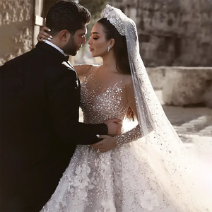 Apliques de lujo Vestido de novia con cuentas de lentejuelas Manga larga Flores Tren de barrido Vestidos de novia transparentes para mujeres - Product Image 3