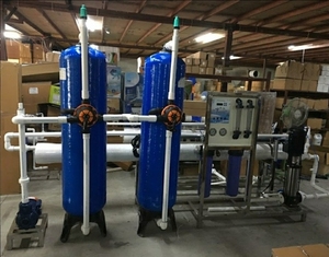 Petit système de purification de l'eau 1000L/heure usine de filtration RO Machine de traitement de l'eau potable par osmose inverse - Product Image 1