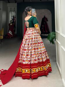 ผ้าไหม dola และผ้าฝ้าย lehenga choli & dupatta พร้อมแผ่นฟอยล์พิมพ์ patola งานพิมพ์ลายต้นฉบับ - Product Image 3
