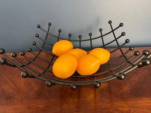 Panier à fruits et légumes durable en fer de qualité supérieure avec un design rustique pour l'organisation et le style de la cuisine et de la salle à manger - Product Image 2