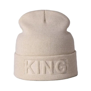 Gorro con puños acrílicos en relieve con logotipo personalizado al por mayor, gorro de invierno de KING QUEEN, gorro de punto con logotipo personalizado al por mayor - Product Image 3