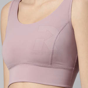 Sujetador Deportivo Sencillo para Mujer - Hecho en Pakistán, Spandex/Poliéster Ecológico y de Secado Rápido, Tirantes Ajustables, Logotipo Frontal - Product Image 6
