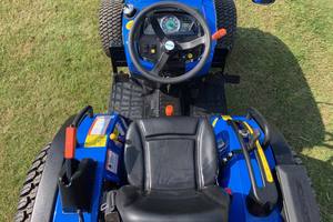 Cosechadora de Tractor Compacto Usada de 26 Pulgadas con Motor, Transmisión por Engranajes, Enganche Trasero, Capacidad de 600 kg, Luces de Carretera y Trabajo - Product Image 2