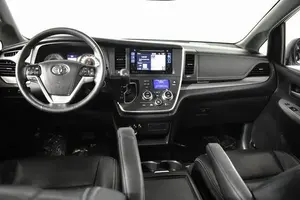 TOYOTA SIENNA SE 2017 USADA, VOLANTE A LA IZQUIERDA/DERECHA - Product Image 2