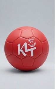 Ballon de football d'entraînement en TPU rouge durable et léger pour les matchs et les entraînements en extérieur, avec logo personnalisé, équipement d'entraînement - Product Image 4