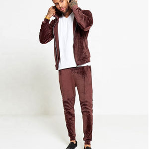 Conjunto de chándal de terciopelo para hombre de calidad superior Negro sólido Tallas M a 4XL Logotipo de diseño OEM personalizable fabricado - Product Image 3