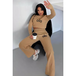 Conjunto de Dos Piezas de Punto para Mujer con Diseño Bordado y Cierre de Dedo - Product Image 2