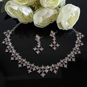 Fournisseur de bijoux traditionnels indiens argent plaqué CZ cristal Trandy fête porter collier ensemble avec boucles d'oreilles bijoux pour femmes - Product Image 2