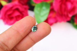 พลอยทัวร์มาลีนธรรมชาติทรงรีสีพาราอิบา บลู ขนาด 5.7x7.2 มม. ขัดเงา 1 CT สำหรับทำเครื่องประดับ - Product Image 5