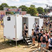 Remorque de toilettes mobiles tout-en-un, toilettes portables avec lavabo pour une expérience de camping hygiénique en plein air