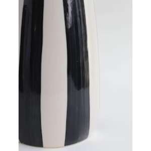 Jarrón de Metal Texturizado Elegante para Decoración Interior Moderna y Decoración Floral de Lujo con Diseño Artesanal Artístico - Product Image 4