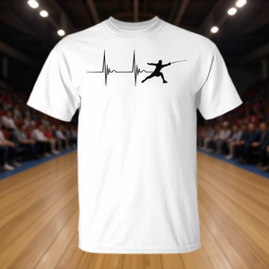 T-shirt promotionnel de sport de combat d'escrime avec motif unique, motif ECG de battement cardiaque et motif d'escrime à l'fléchette - Product Image 3