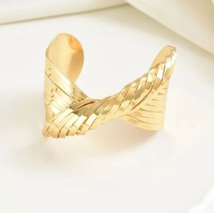Brazalete de Metal Equilibrado que Combina Peso, Comodidad y Atractivo Visual para Uso Diario - Product Image 2