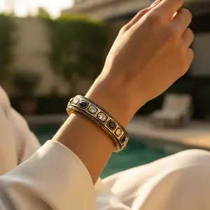 Brazalete de Moda con Baño de Oro y Piedras Preciosas para Mujer, Elegante Joyería - Product Image 1