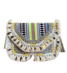 Banjara Bohème Sac de soirée brodé à la main Jaune Festival Make in India par Luxury Crafts - Product Image 1